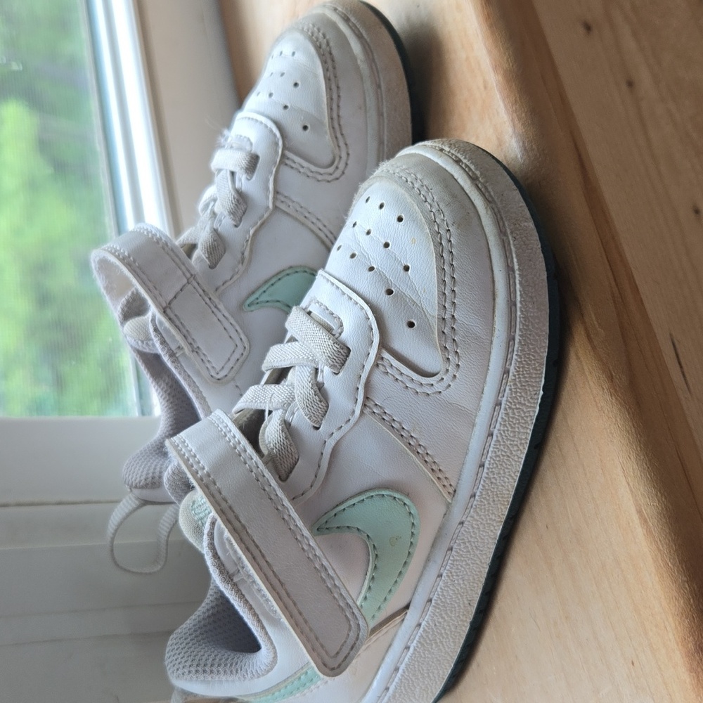 Nike White and Green High-Top Sneakers with Padded Ankle
